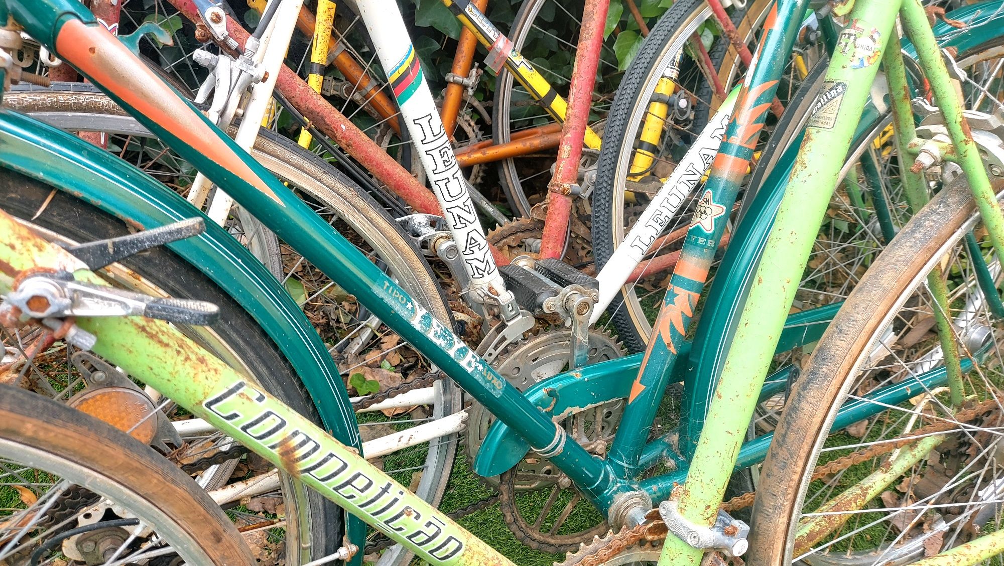 Bicicletas clássicas para restauro