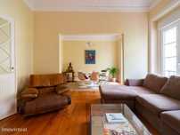 Apartamento T4 + 1, com elevador, em prédio em placa, na Rua Rodrig...