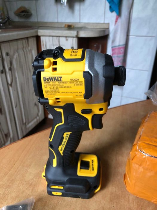 Импакт - шуруповёрт ударный DEWALT DCF850B ATOMIC Девольт 18 / 20 В