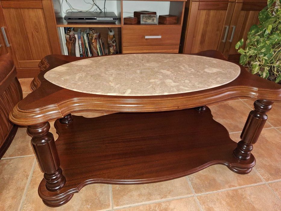 Mesa de centro em Mogno Maciço