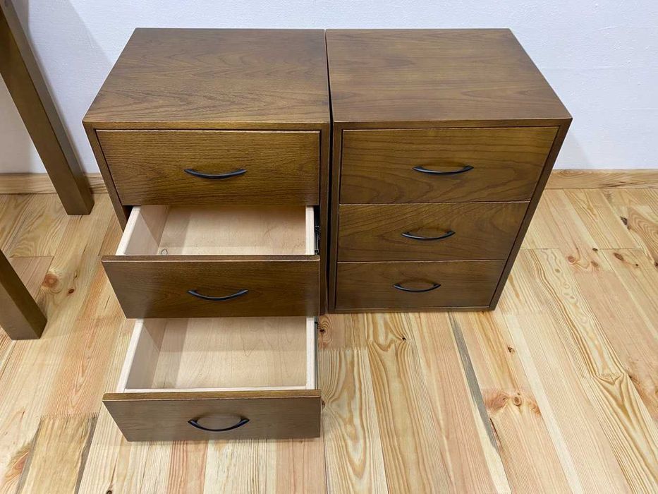 Тумбочка приліжкова з масиву