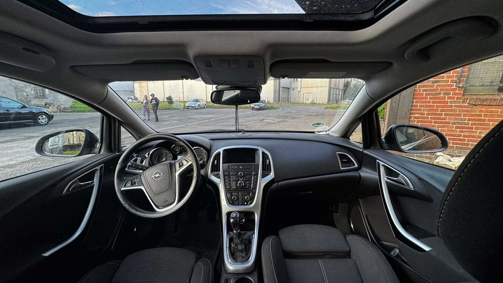 Opel Astra J 1.7cdti 125km 2011r