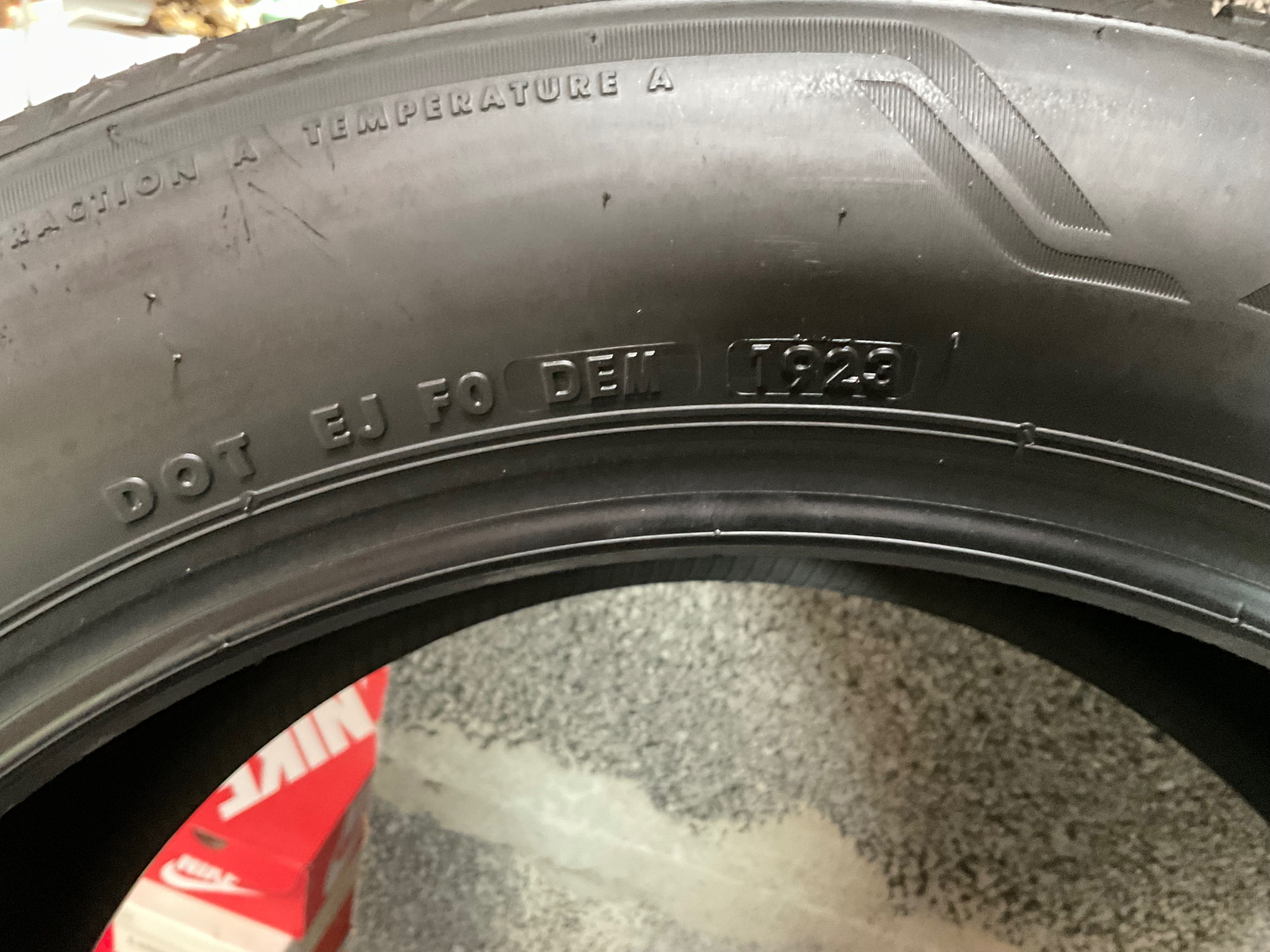 Komplet opon letnich Bridgestone Alenza 001 235/55/R19