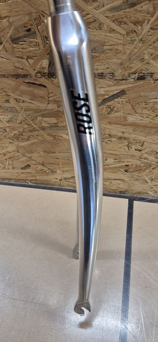 Sztywny Widelec Rose 28" chromowany.
