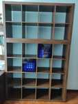 Conjunto de estantes IKEA modelo Kalax de cor castanha efeito nogueira