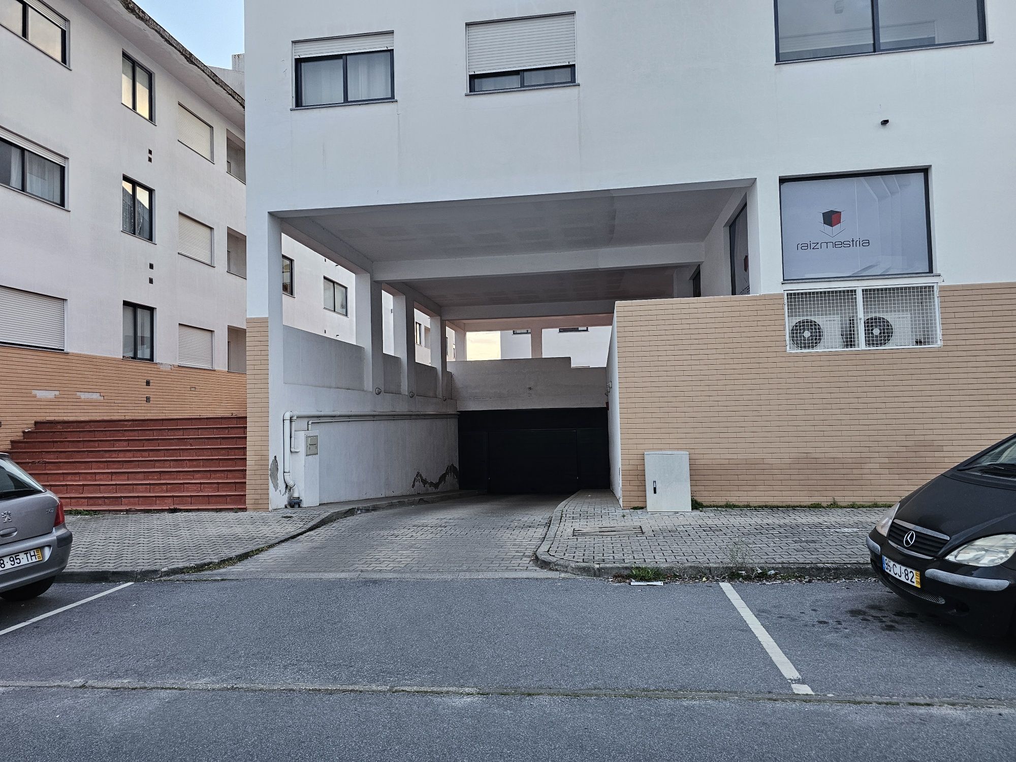 Permuta - venda - Garagem para venda 23m² - Évora