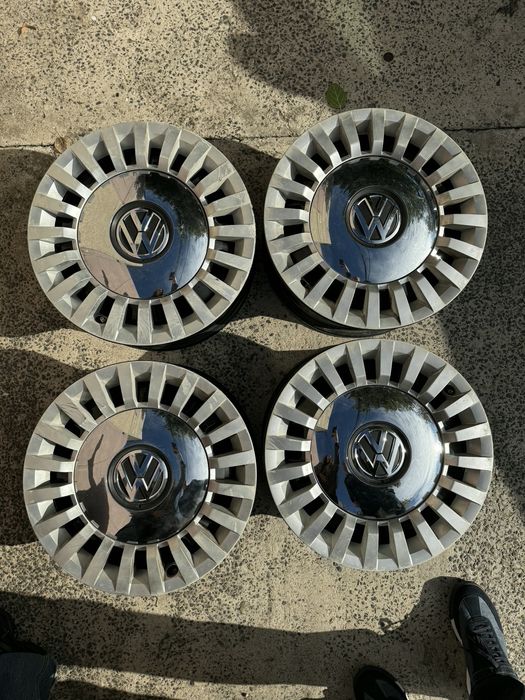 Диски оригінальні з ковпаками r17 5х112 j7 et 43 на Volkswagen Beetle