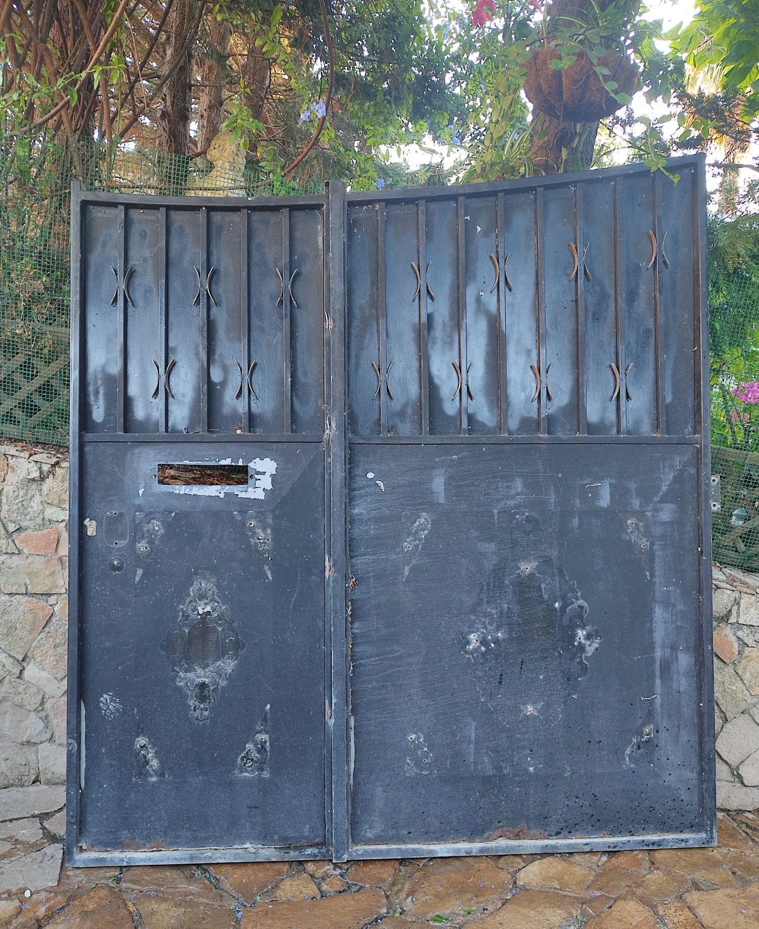 Portão de ferro de duas peças