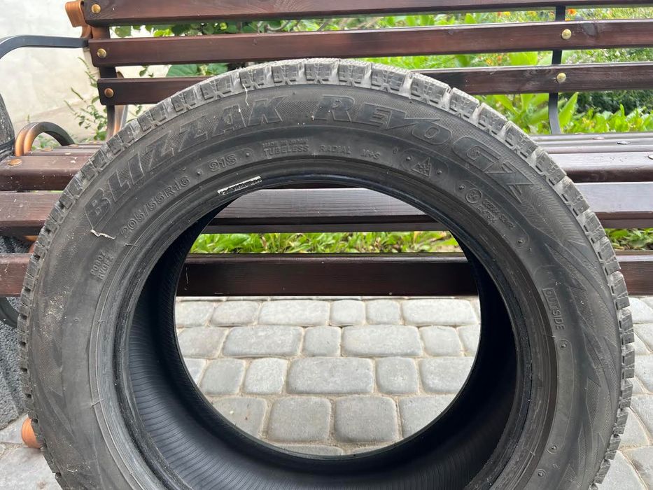 Зимня резина Bridgestone Blizzak Revo GZ 205/55/r16 виробництво Японія