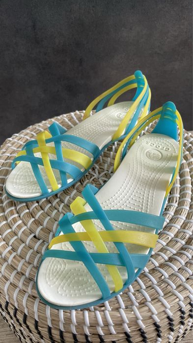 Crocs sandały Huarache Flat Women Ocean/Oyster W6 36/37