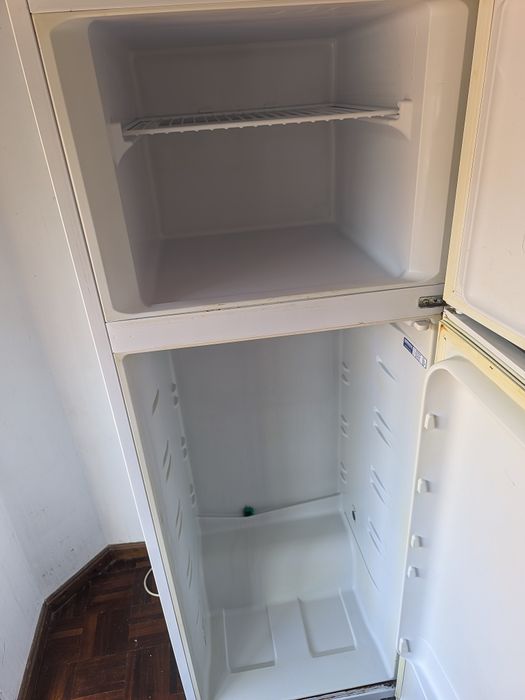 Frigorífico Indesit 318L