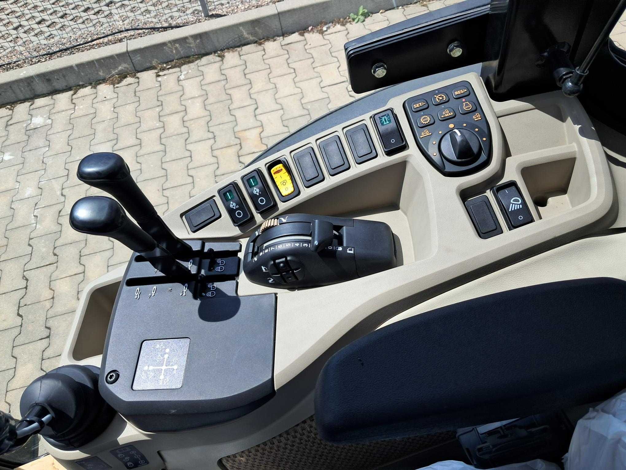 Ciągnik kompaktowy John Deere 4052R NOWY z ładowaczem i TUZem