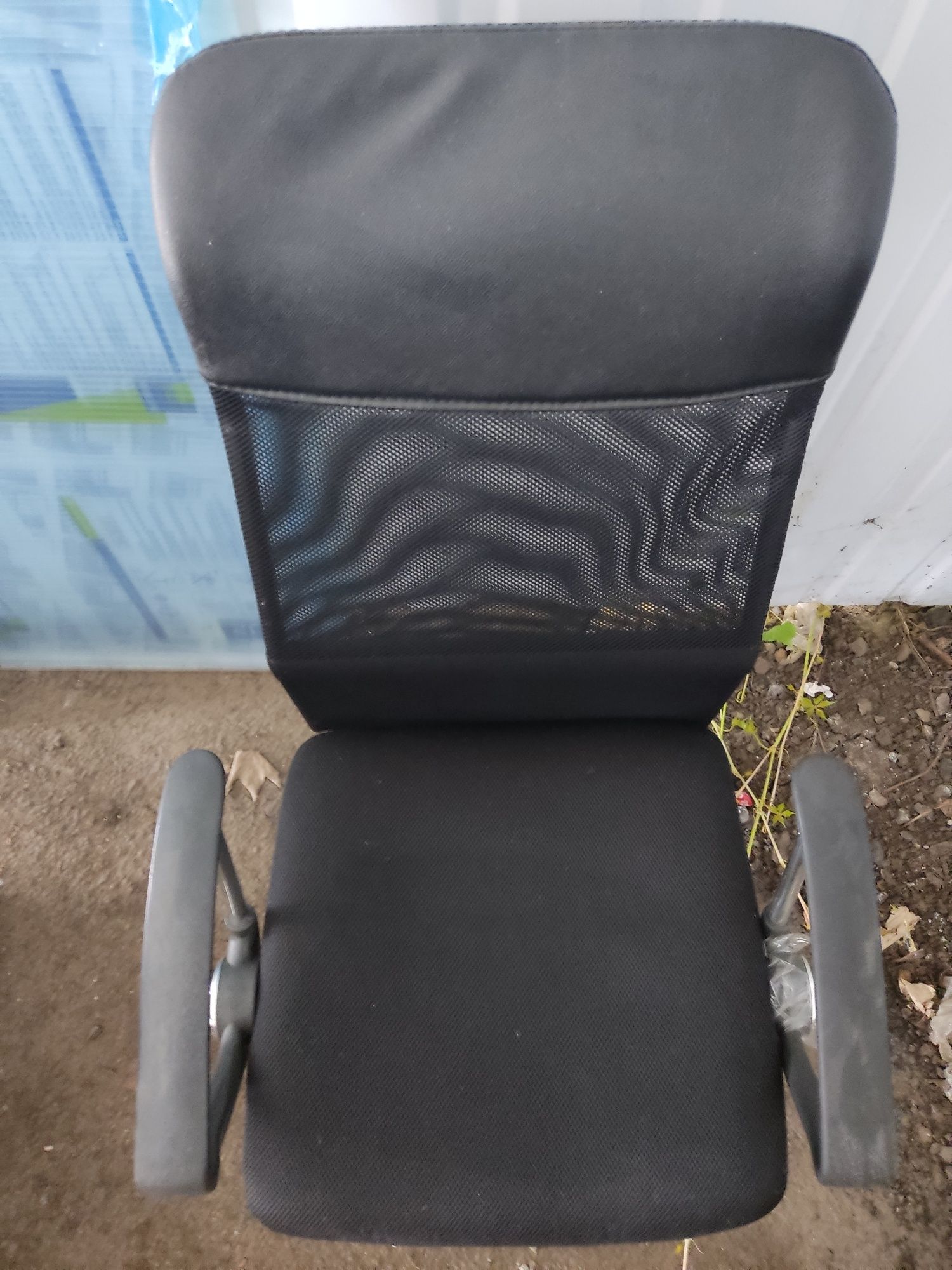 Продам под ремонт стул поворотный