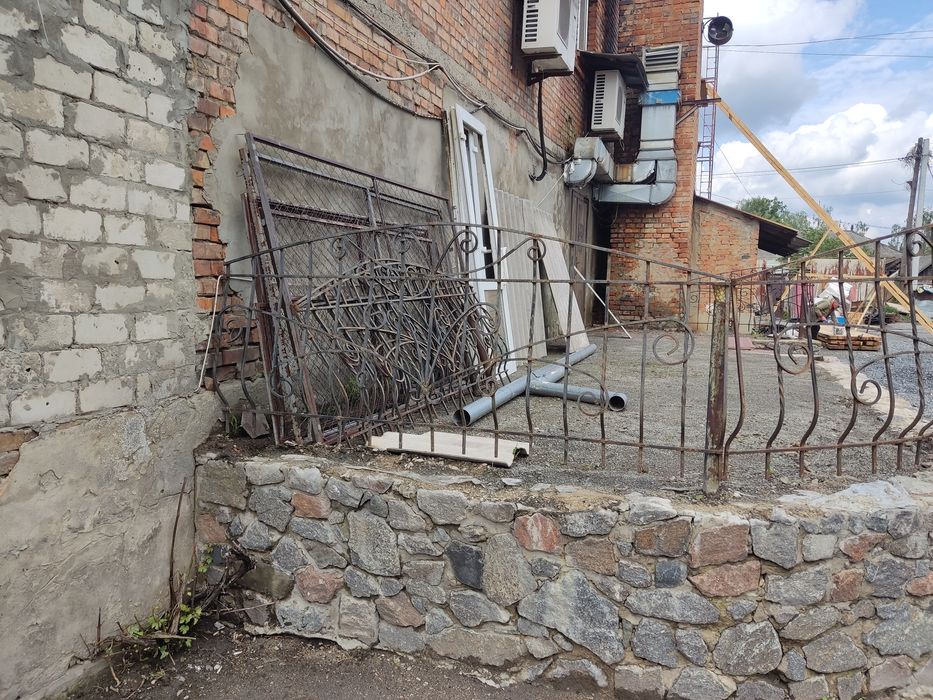 Кований секційний забор