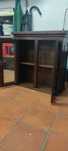 Vitrine expositor em castanho velho