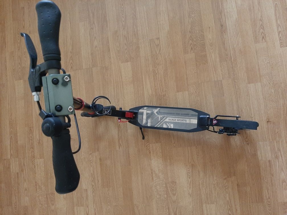 Продам самокат Scale Sports SS-10