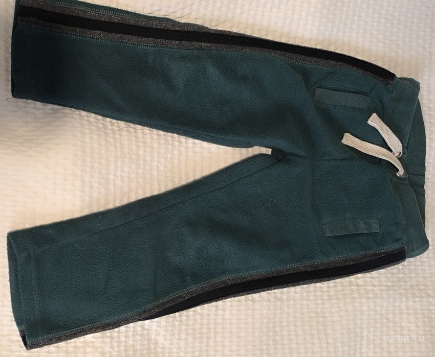 Zielone polarowe spodenki chłopięce marki cool club.