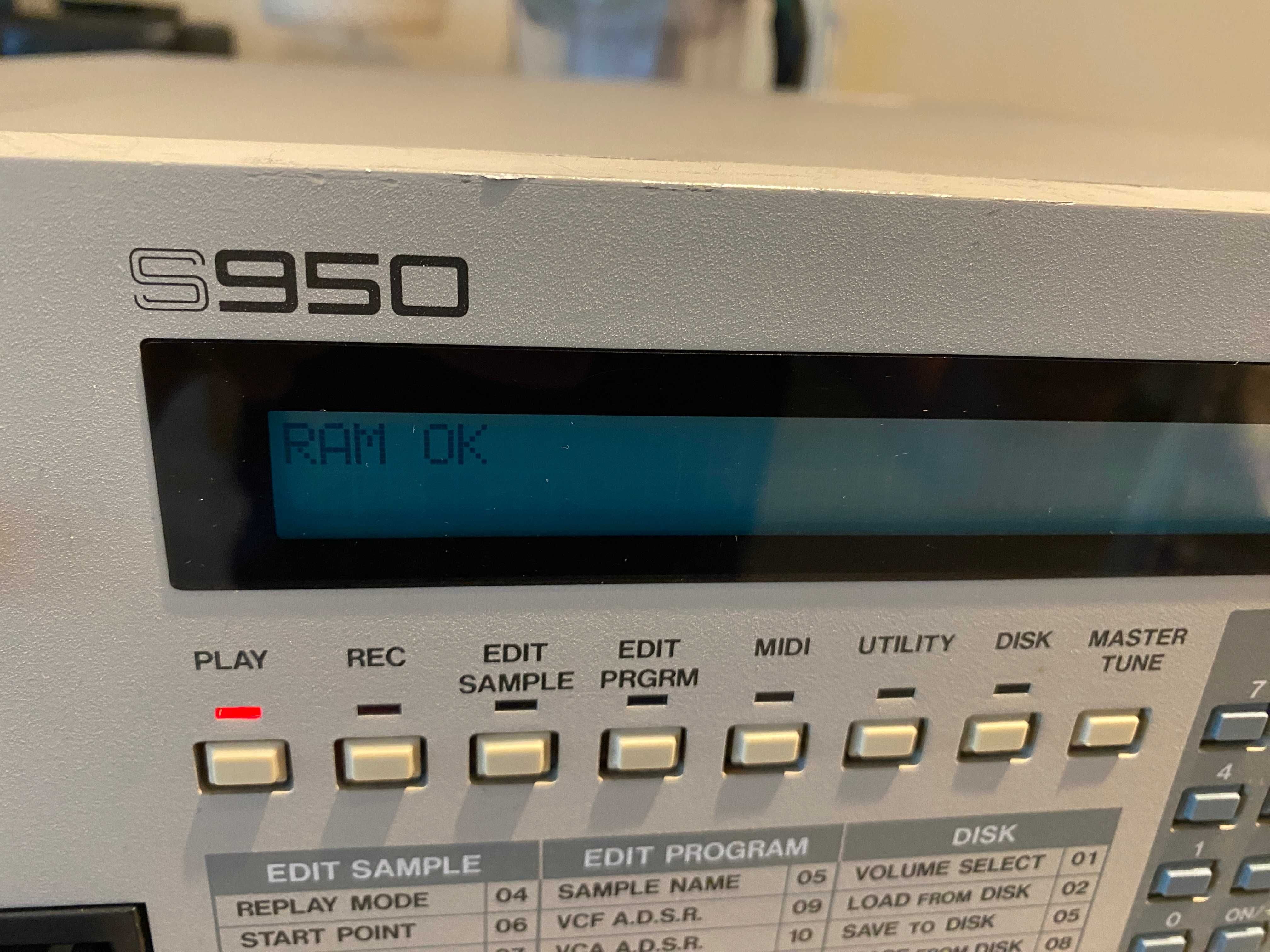 Akai S950 max 2,25MB RAM OS 1.2 sampler 12 bit