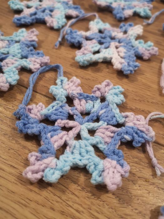 Śnieżynki szydełkowe zawieszki na choinkę