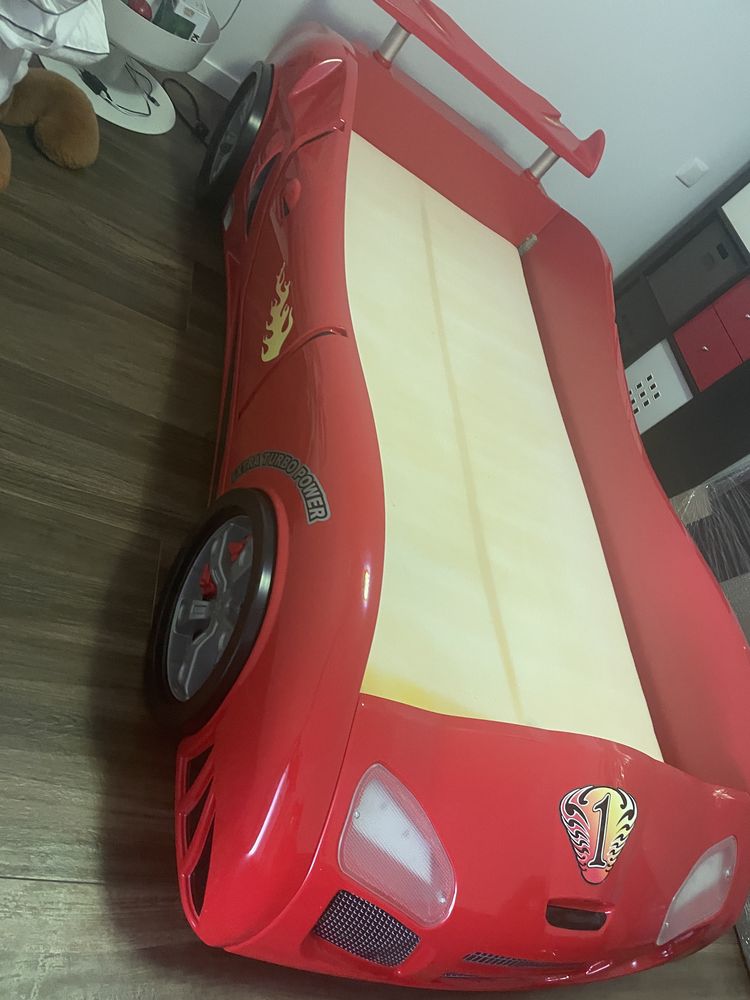 Cama faisca mcqueen carro com luzes e som a funcionar