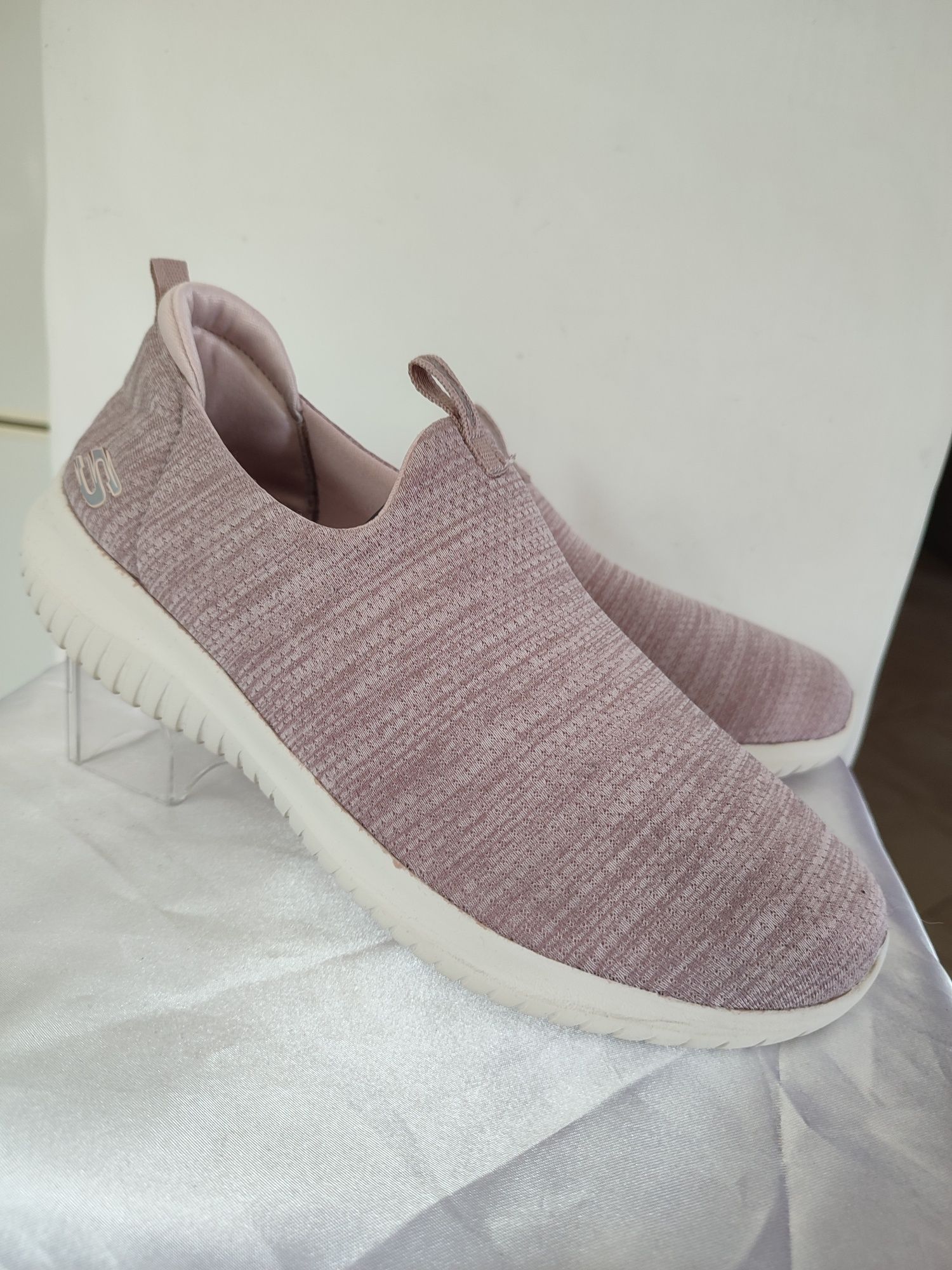 Жіночі сліпони, кросівки Skechers Ultra Flex - Gracious Touch Slip-On
