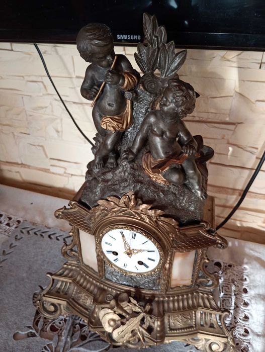 antyczny kominkowy zegar