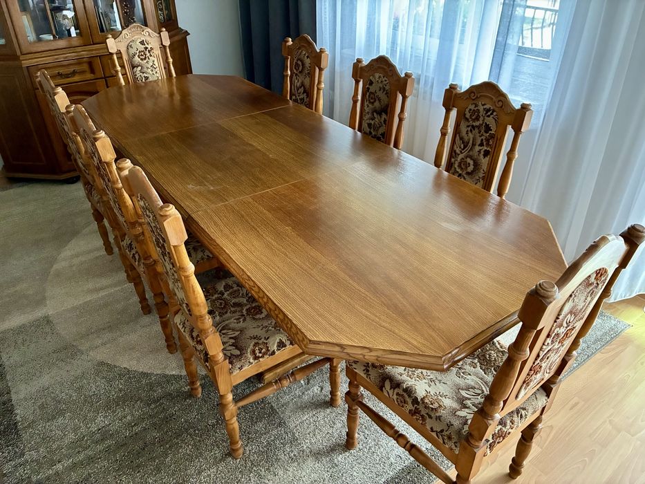 Stół dębowy rozkładany + 8 krzeseł,komoda