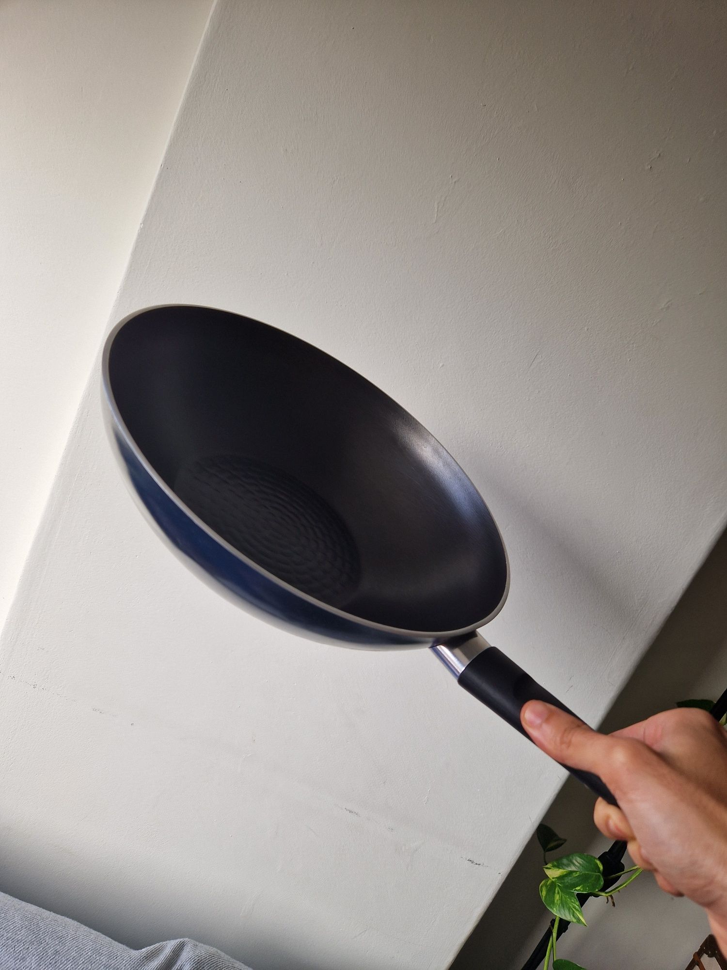 Panela Wok antiaderente de alumínio 28 cm