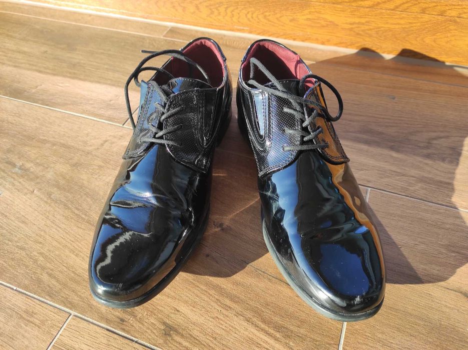 Buty wizytowe, czarne lakierki do I Komuniii dla chłopca