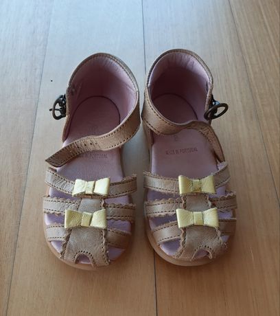 Sandálias em pele, bebe menina, tamanho 21