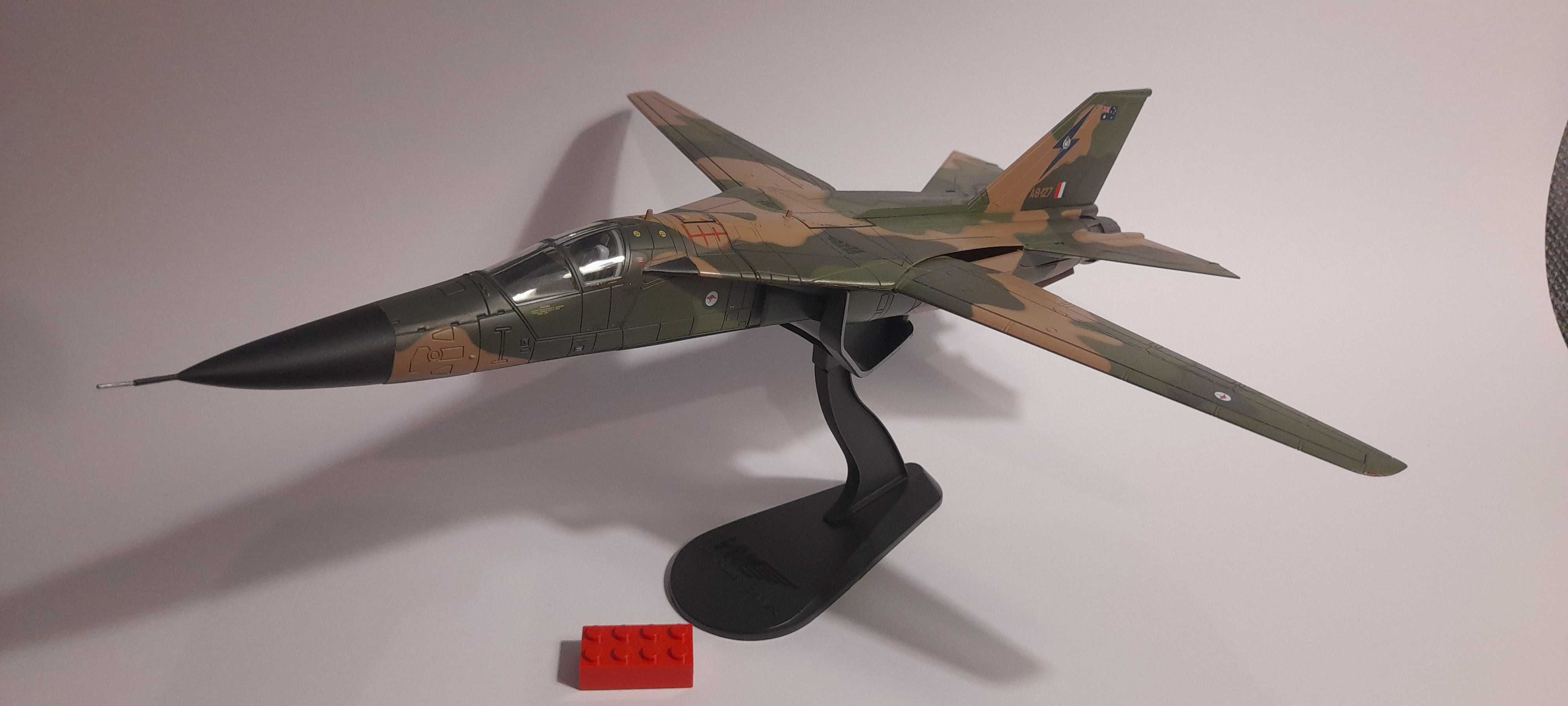 Miniatura Diecast 1:72 Hobby Master - RF-111C Aardvark