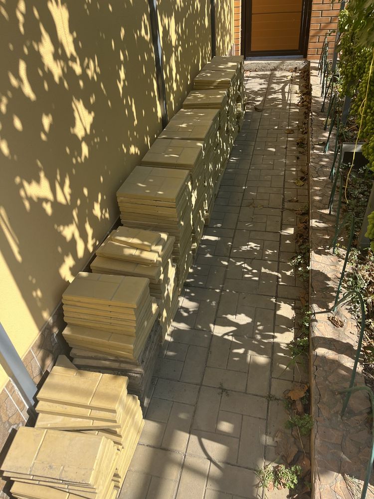 За полцены, плитка 30х30 см, 32 м.кв., желтая