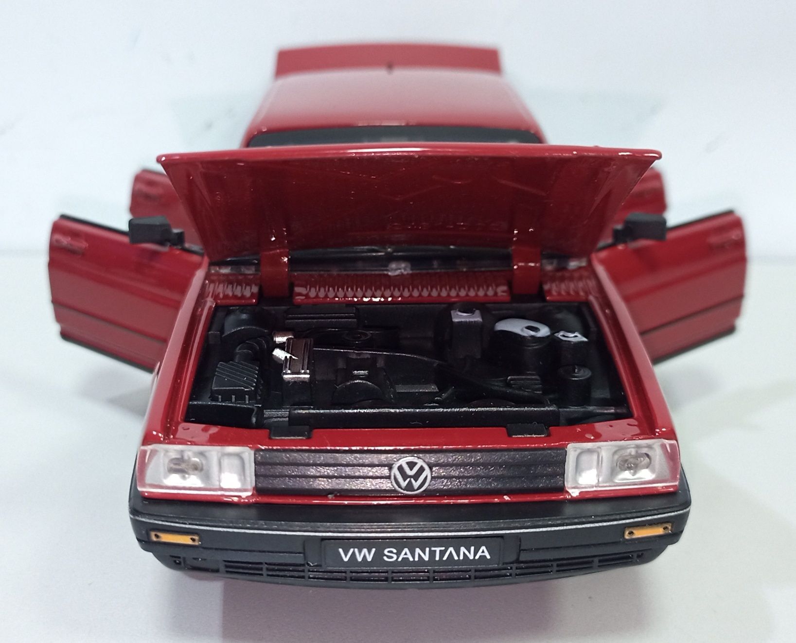 Volkswagen SANTANA металлическая модель 1:24 XHD со звуком и светом.