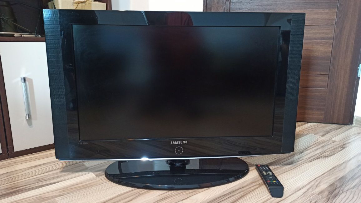 Sprzedam telewizor 32 cale Samsung LE32S81B z pilotem