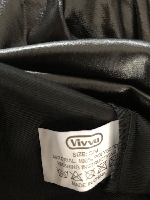 Calca estilo pele brilhante na cor preto, S/M