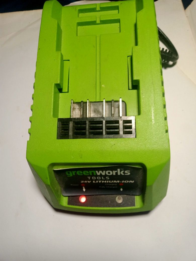 Ładowarka do akumulatorów marki greenworks 24v