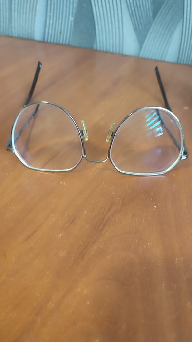 Продам оправу з лінзами - 6.0