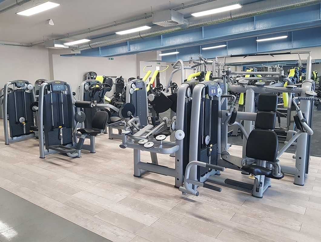 Technogym Selection zestaw 26 maszyn ze stosem/ wyposażenie siłowni