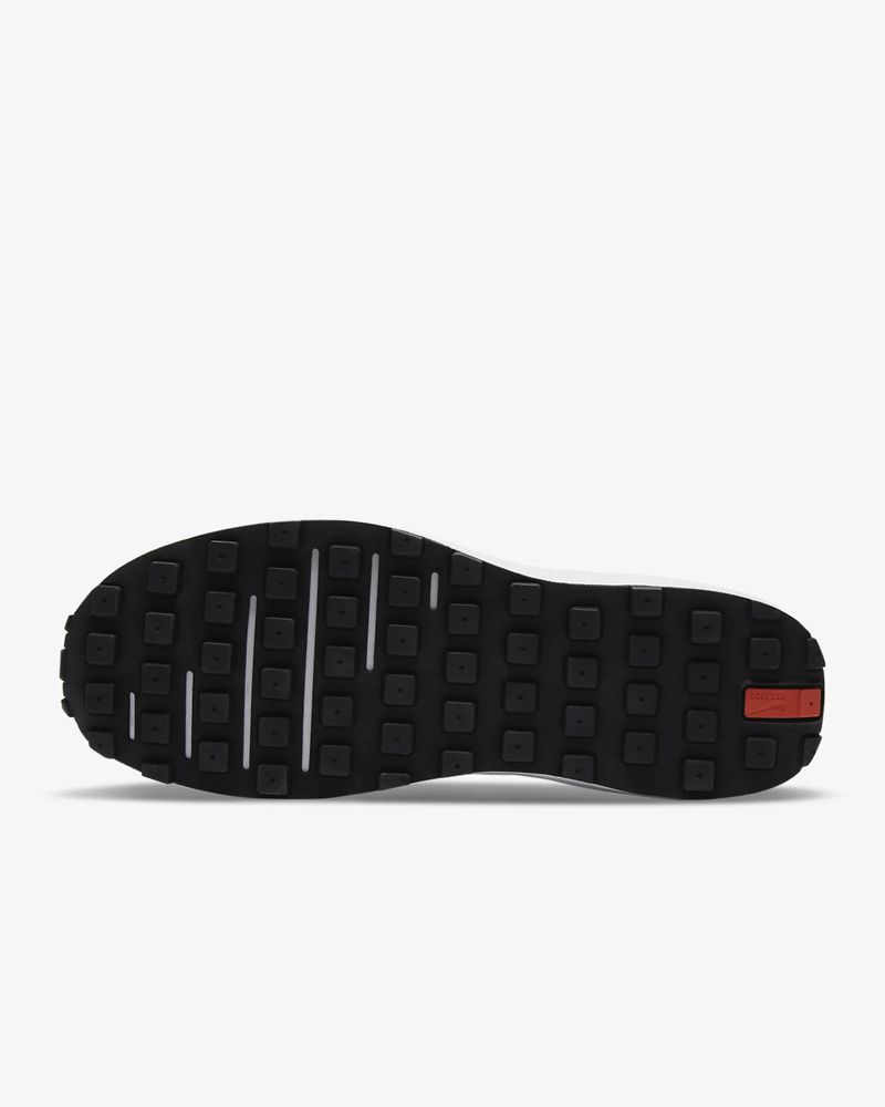 Нові оригінальні  кросівки Nike Waffle One білі