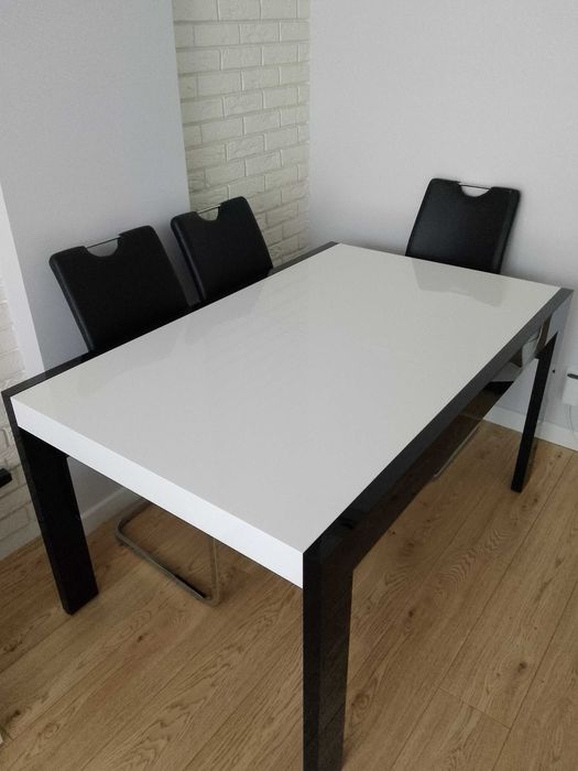 Stół rozkładany (kolekcja Imperia) z Agaty