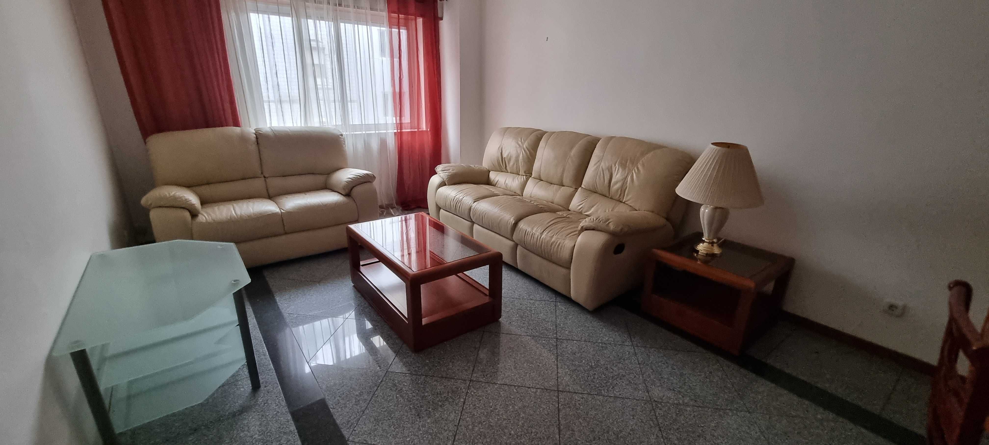 Arrendo T2 c/ Terraço e Garagem Saldanha
