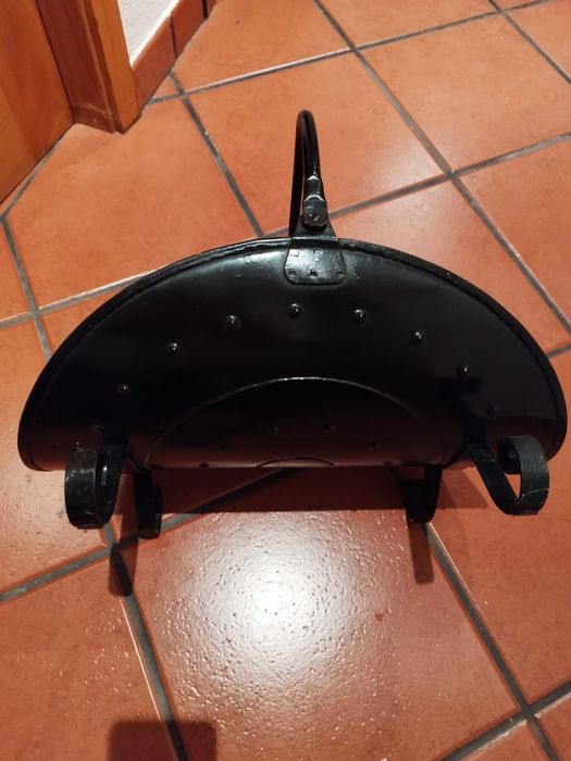 Cesto metálico para lenha