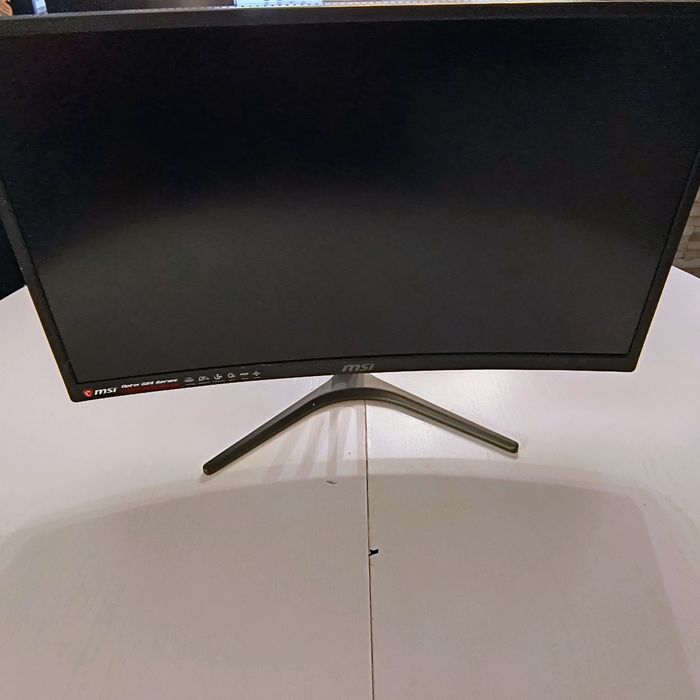 Komputer x-qunatum  , monitor msi .