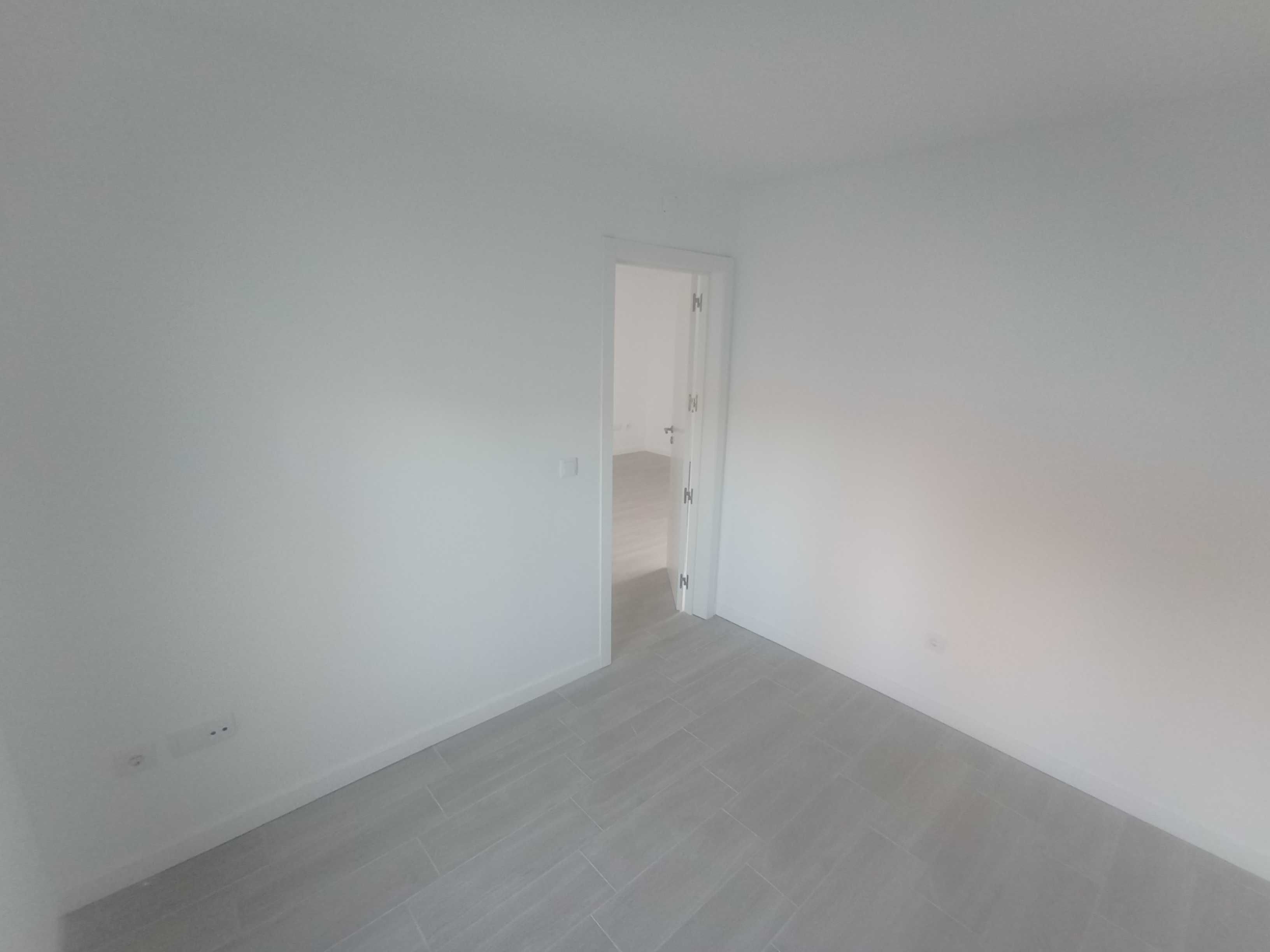 Quartos para arrendamento em moradia T2