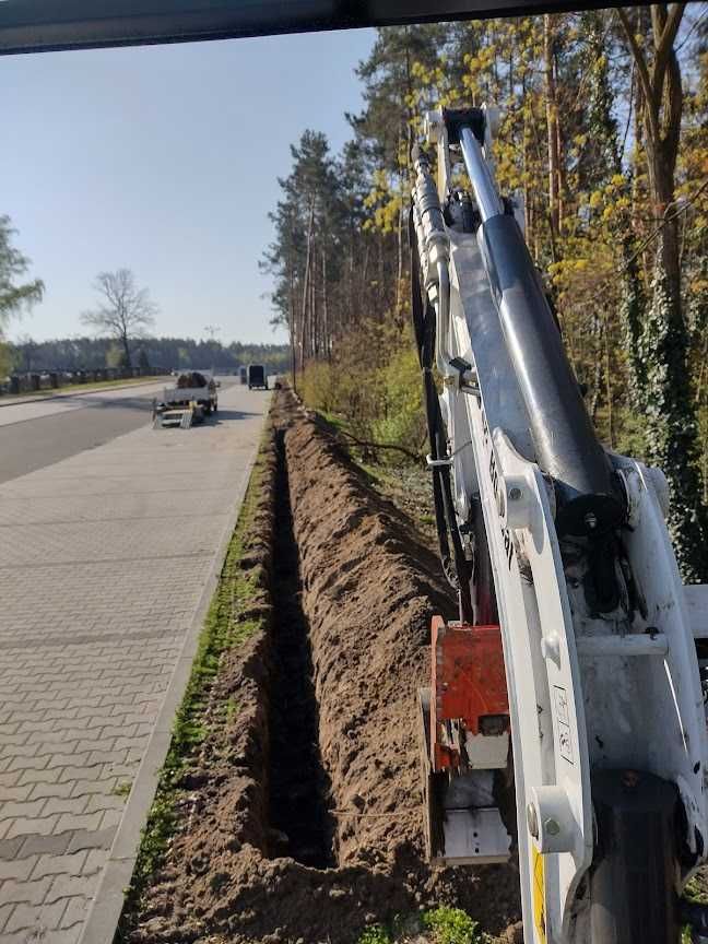 Usługi Minikoparka. Wywrotka 3.5t , montaż ogrodzeń,.Odwodnienia, dren