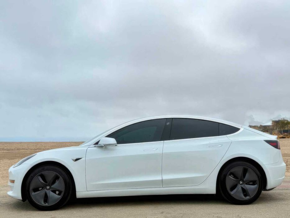 Tesla Model 3      2019