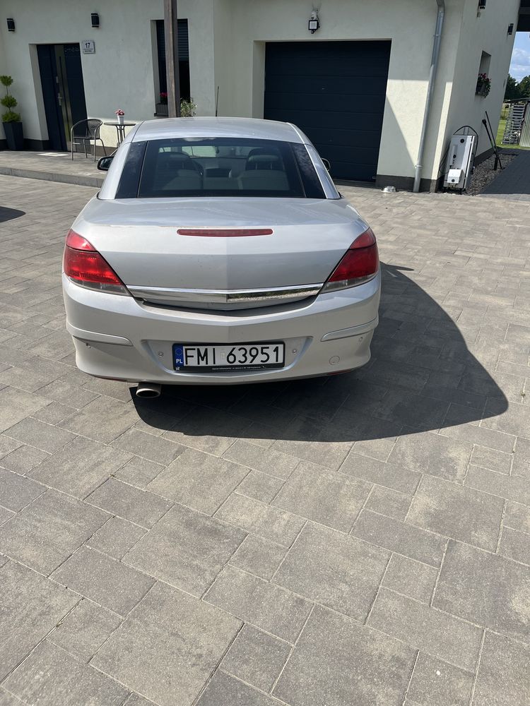 Opel Astra H w wersji kabriolet Cosmo