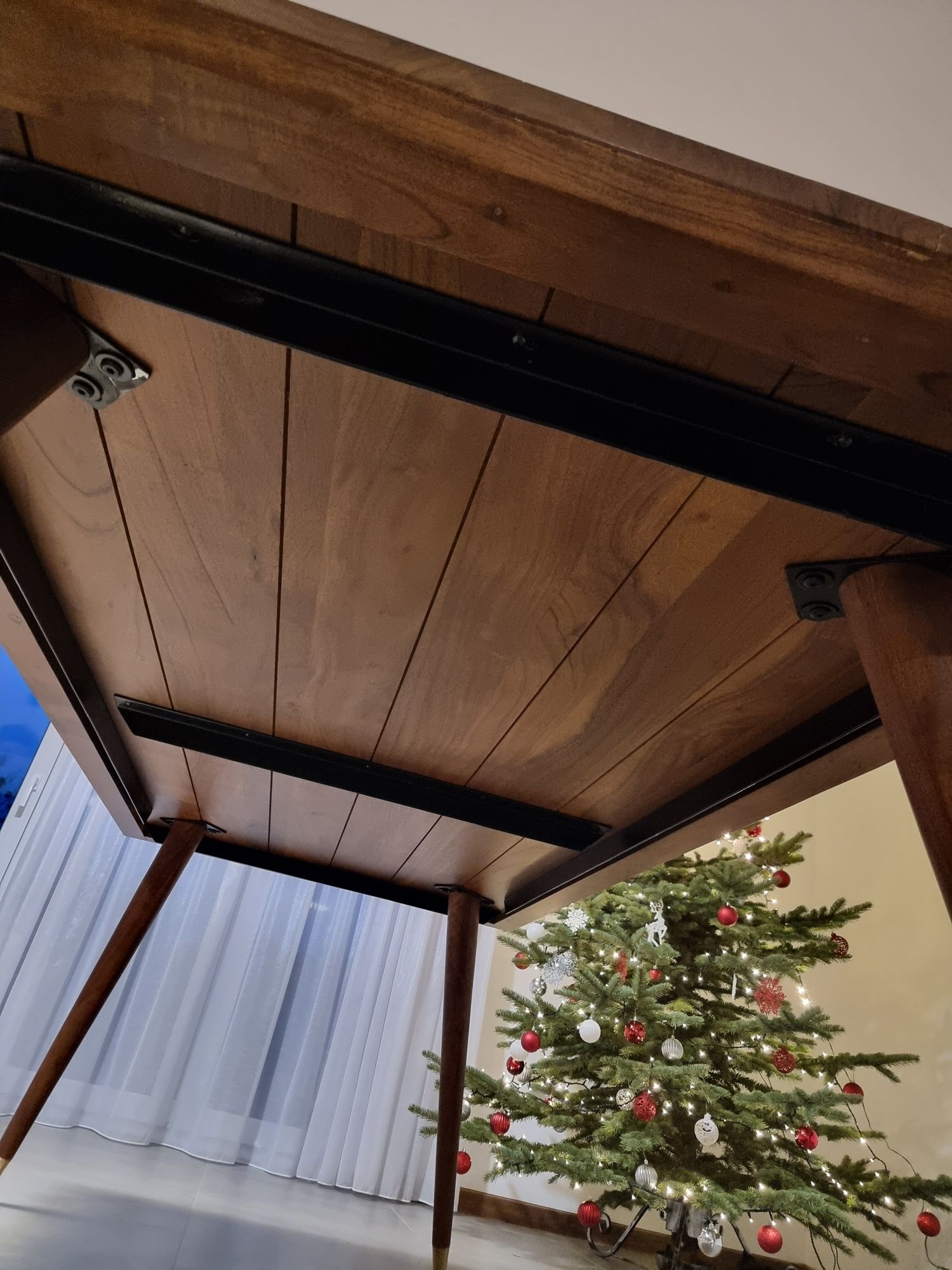 Stół z prawdziwego drewna akacjowego. 200x100 stan idealny