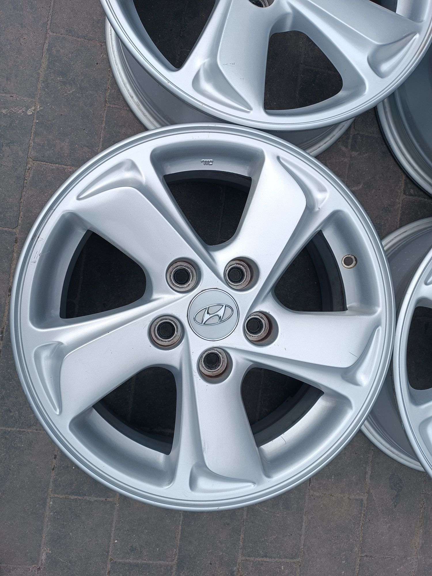 Felgi Alu Hyundai i30 ix20 ix35 Tucson 5x114.3 ET45 6.5J16
