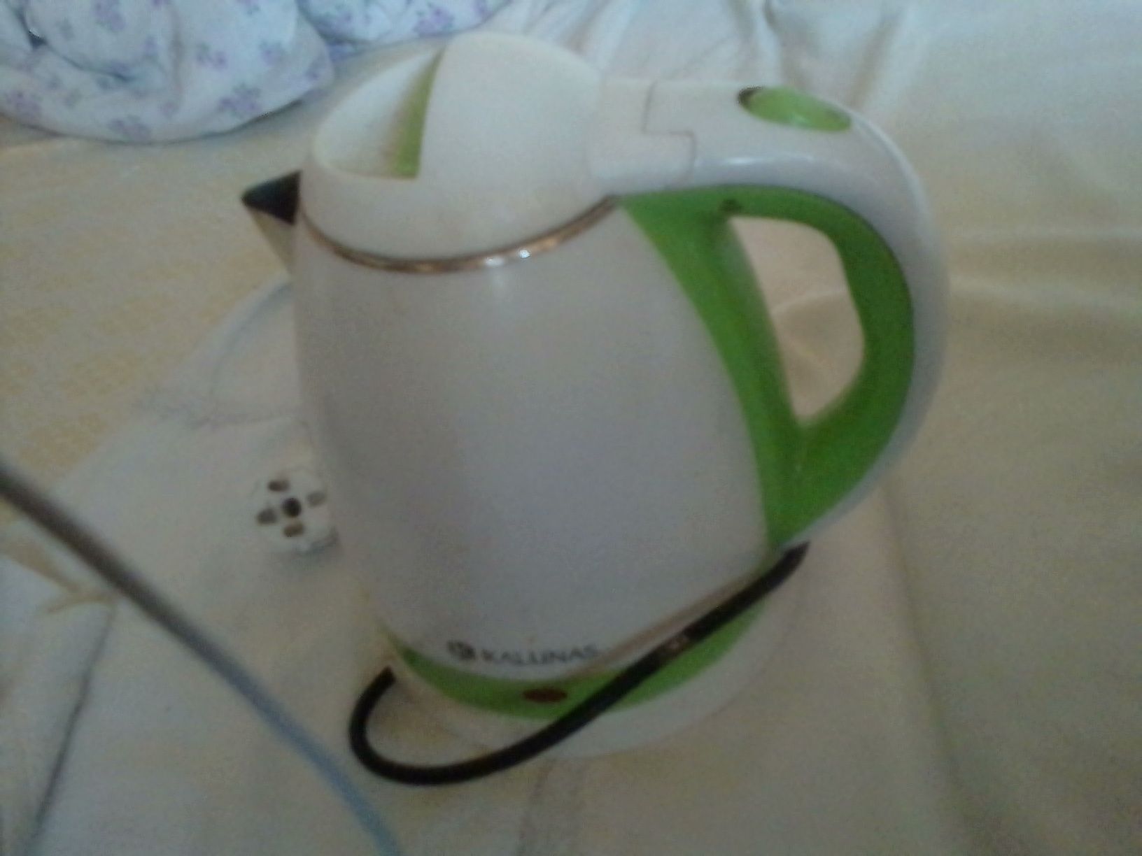Продам Электро чайник в полностью рабочем состоянии.
